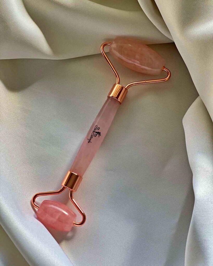 ролер за лице розов кварц